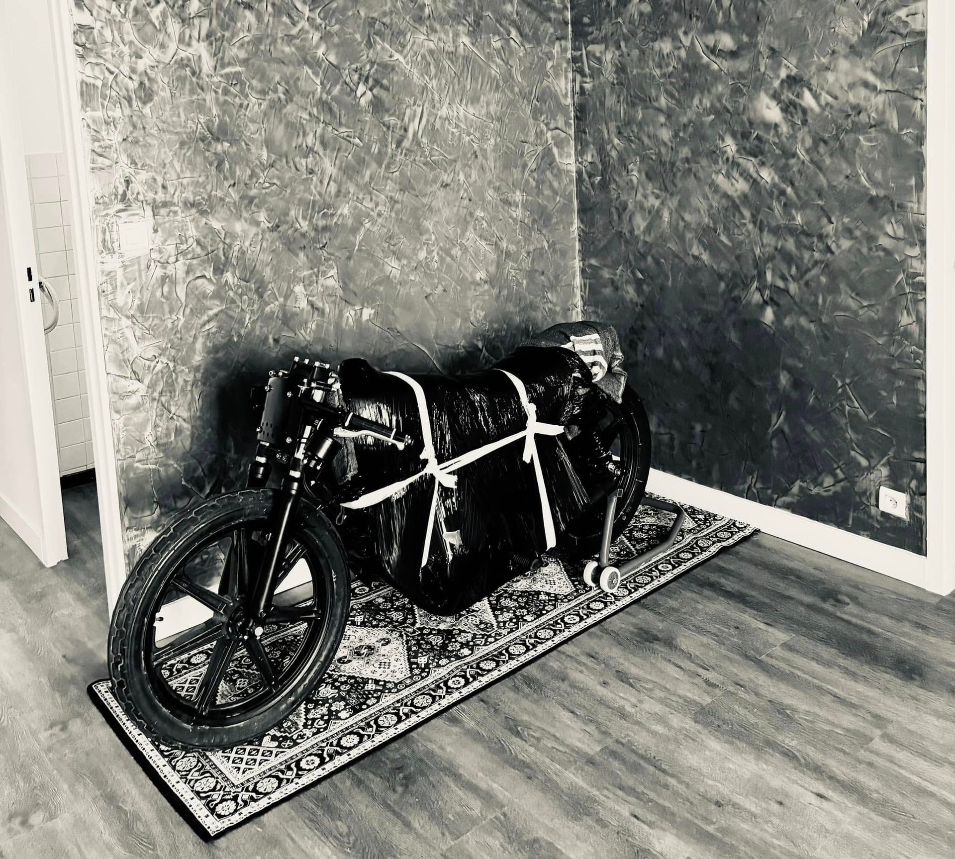 Moto emballée pour un transport.