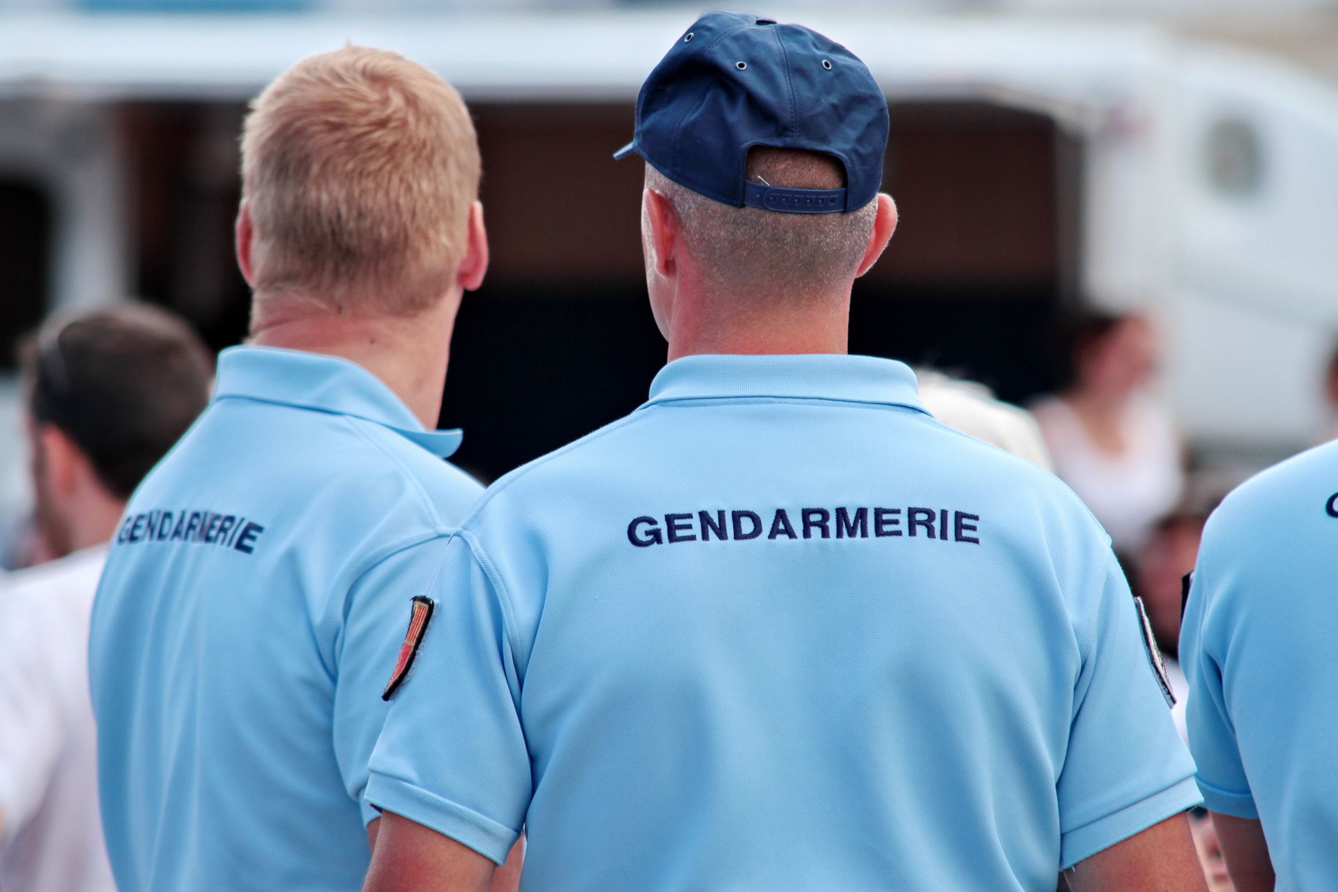 Gendarmes de dos.