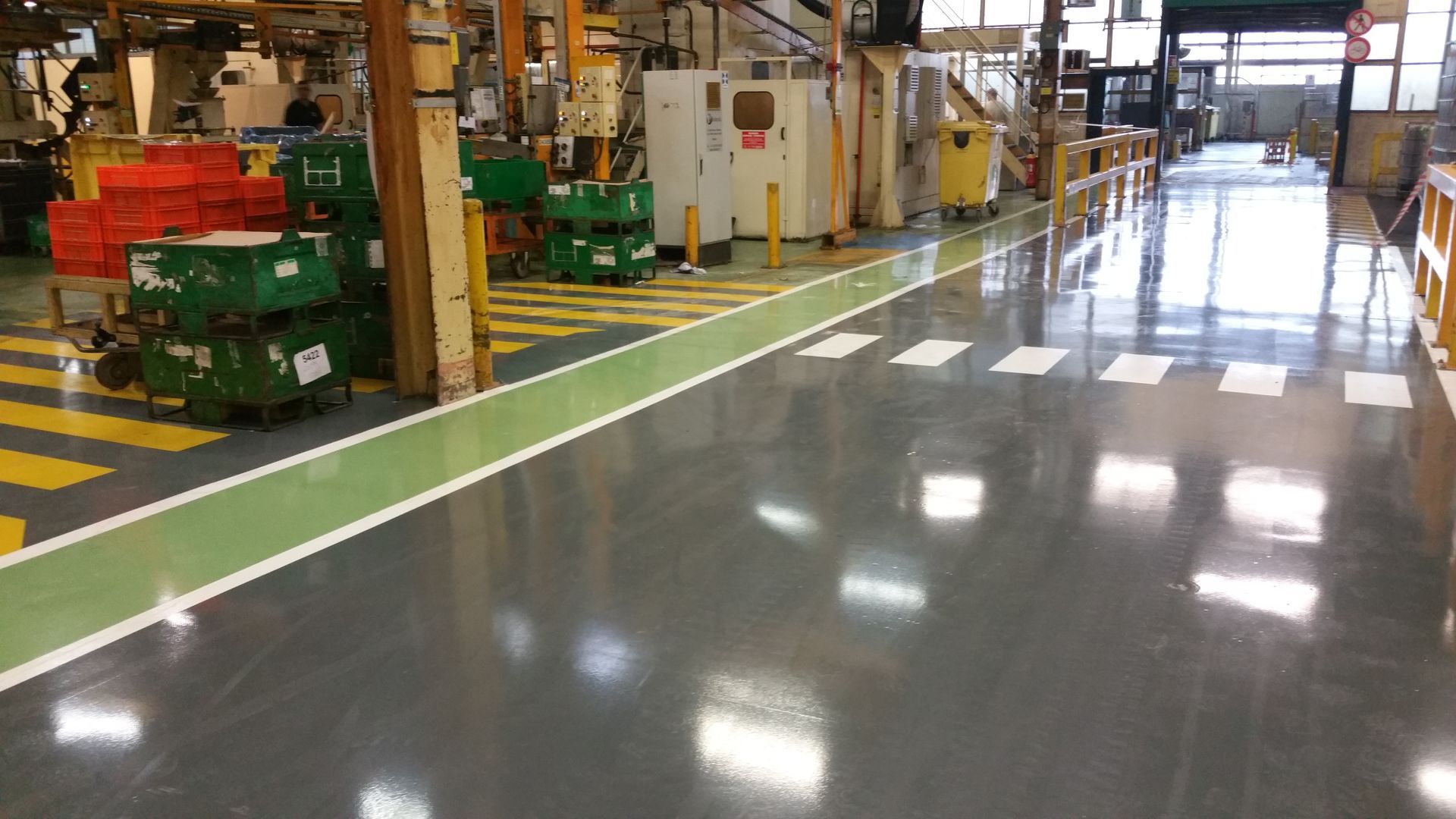 Sol noir réfléchissant