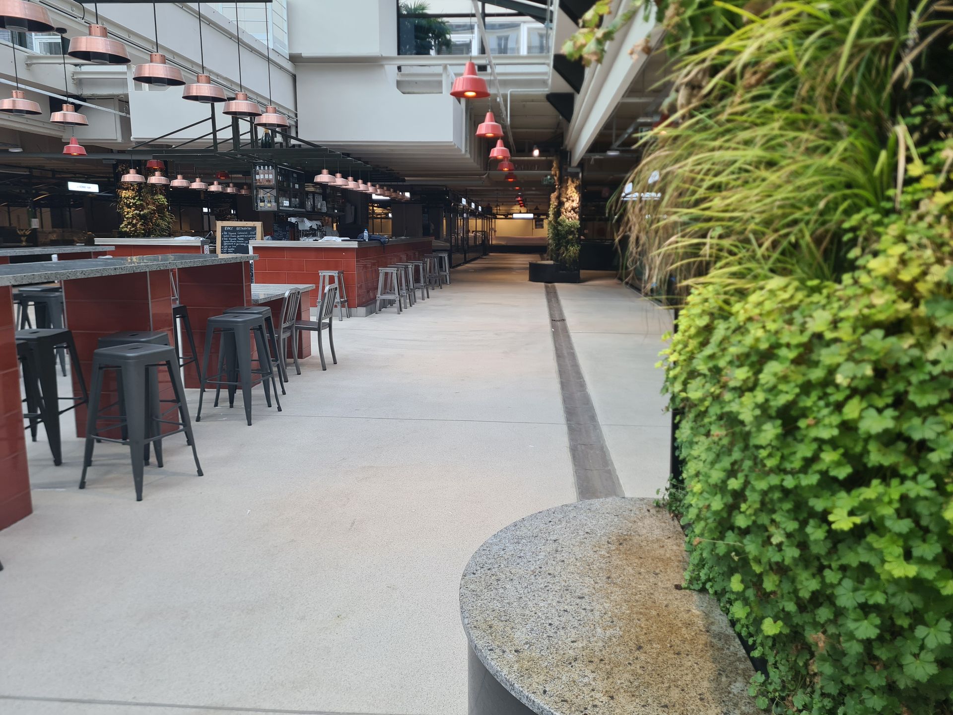 Hall avec des tables