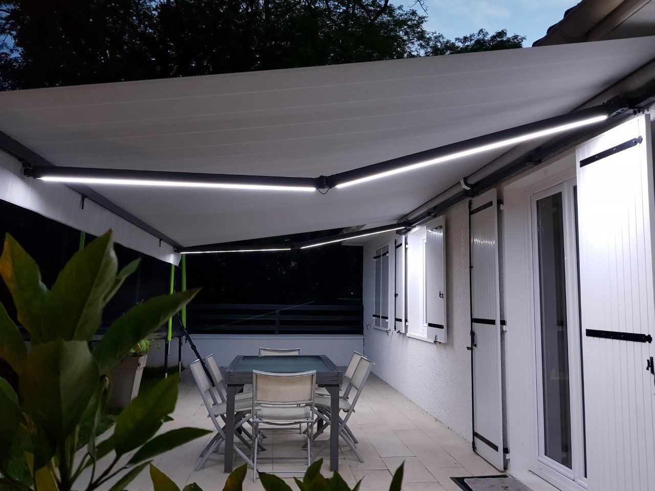 store grande largeur