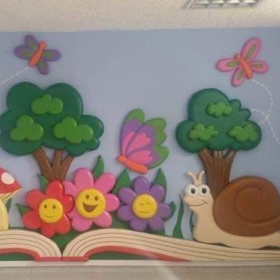 Una pintura de flores, árboles y un caracol en un libro abierto.