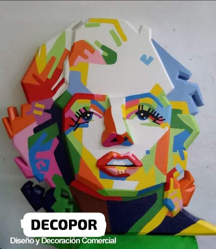 Una pintura colorida del rostro de una mujer por decopor
