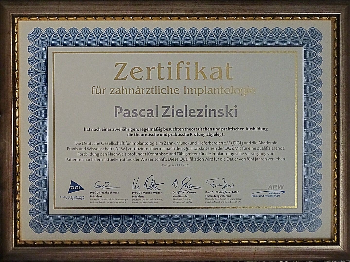 Zertifikat Zielezinski zahnärztliche Implantologie