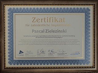Zertifikat Zielezinski zahnärztliche Implantologie
