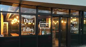 Devanture du restaurant Chez les filles