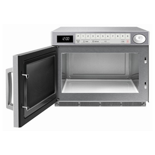 Four micro-one professionnel avec la porte ouverte