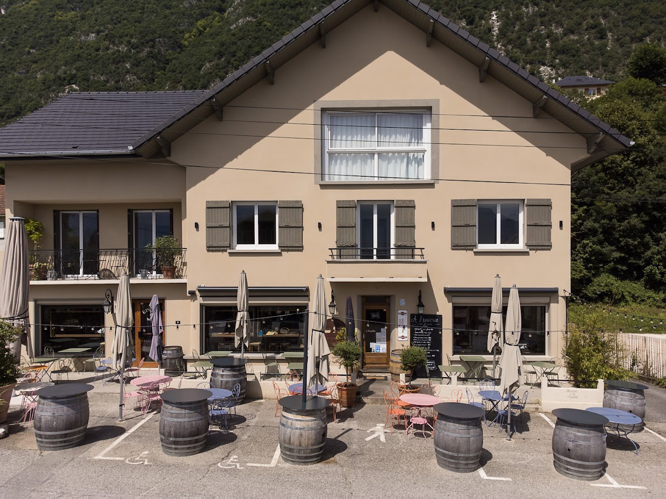 Terrasse de l'épicerie Chez Jib