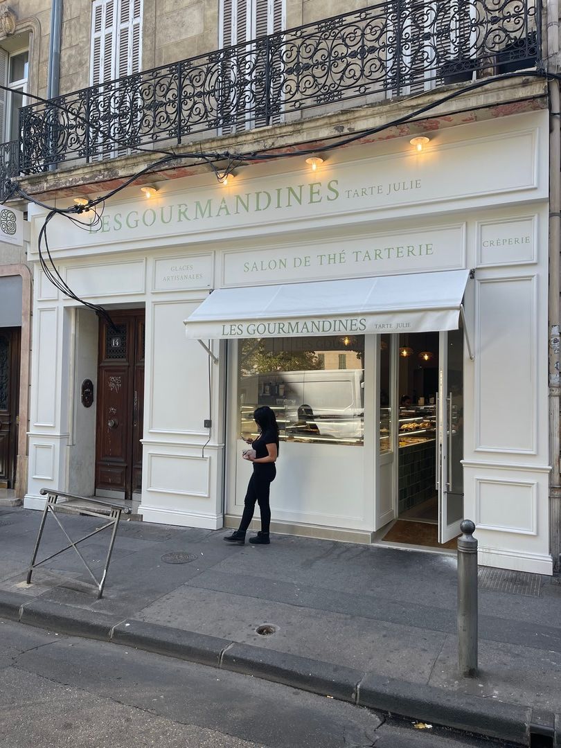 Devanture de boulangerie en bois ivoire 
