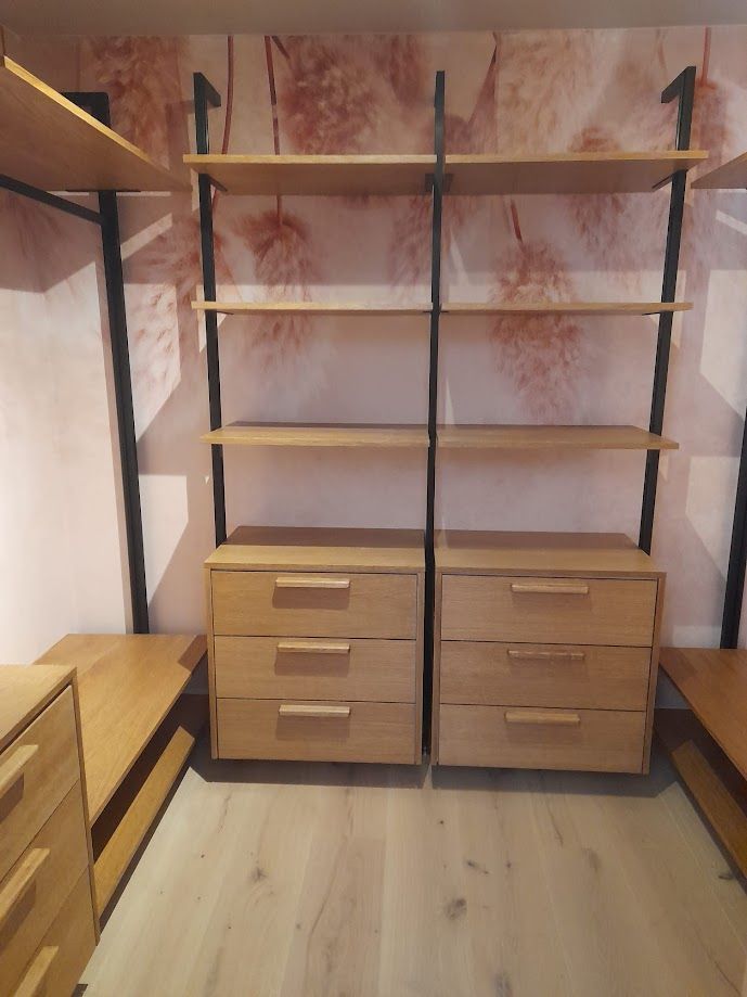 Deux colonnes de dressing avec bloc de tiroirs