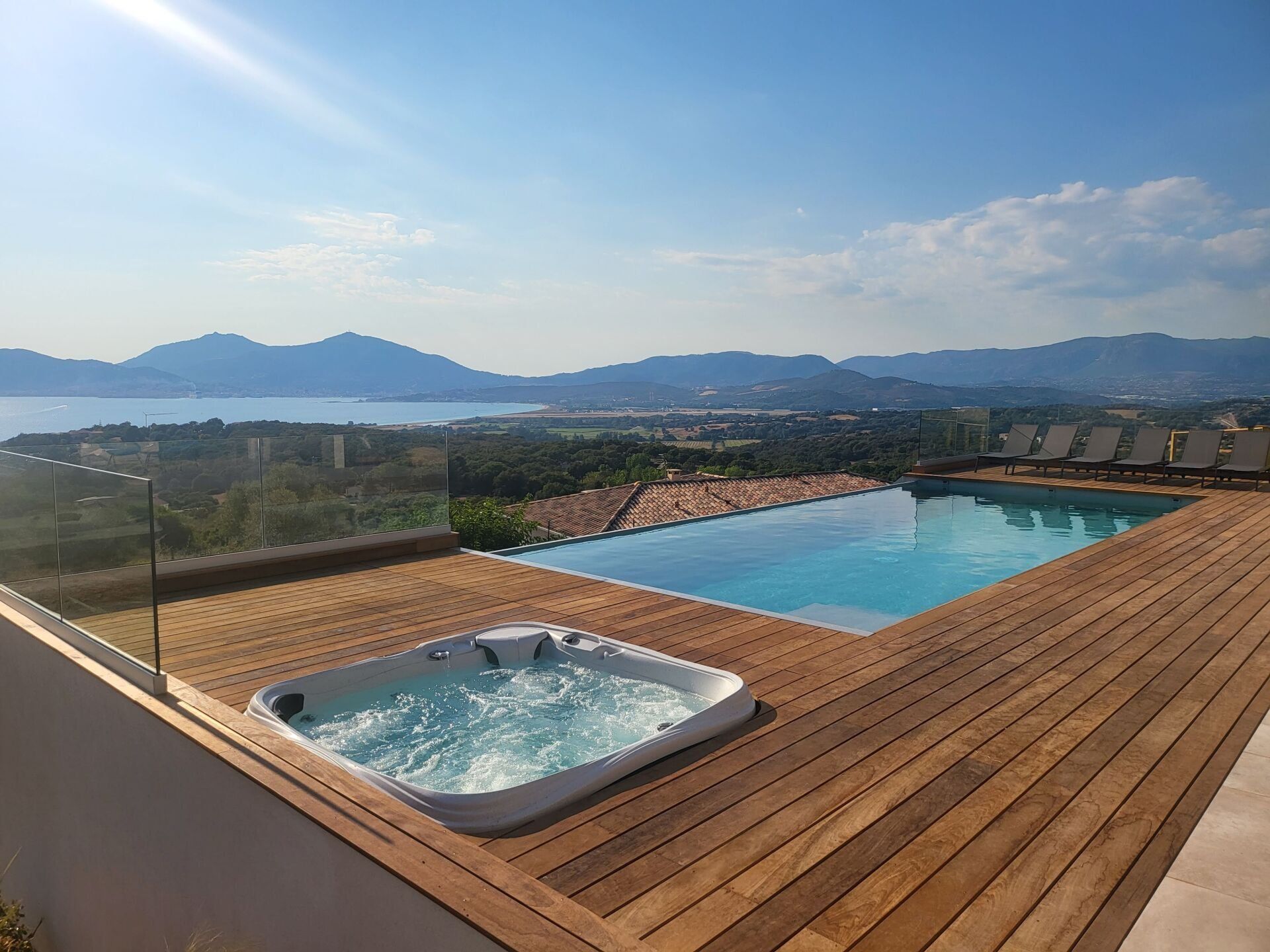 Jaccuzi creusé et piscine creusée