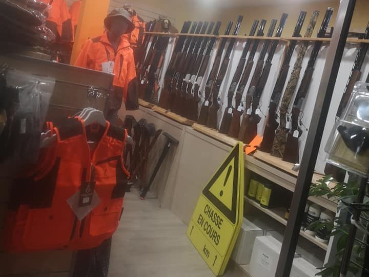 Rayon chasse du magasin : fusils, accessoires de chasse, gilets…