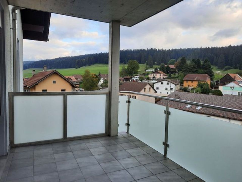 Un balcon sécurisé avec barrières