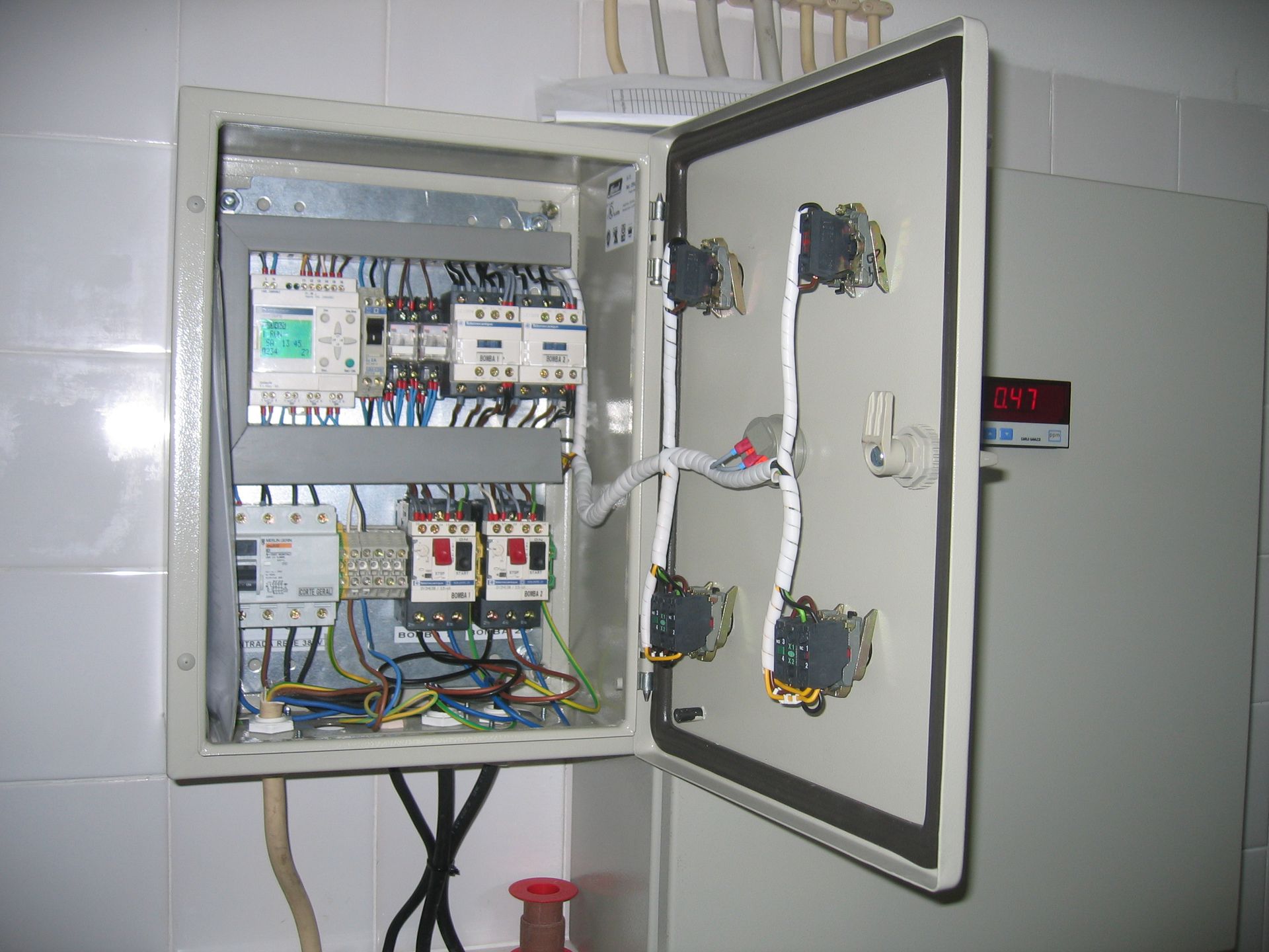 Afonso Bombas. - Projecto e Execução de Quadros Eléctricos