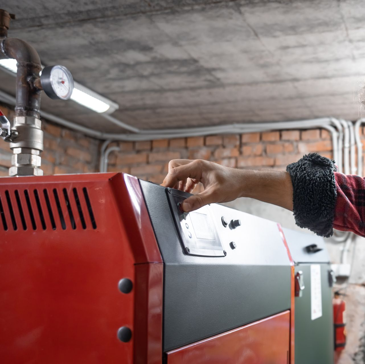 Réglage manuel des commandes d'une machine industrielle