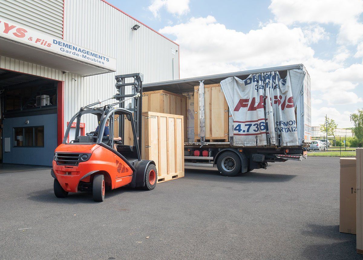 Déchargement de box de stockage chez Fleys & Fils