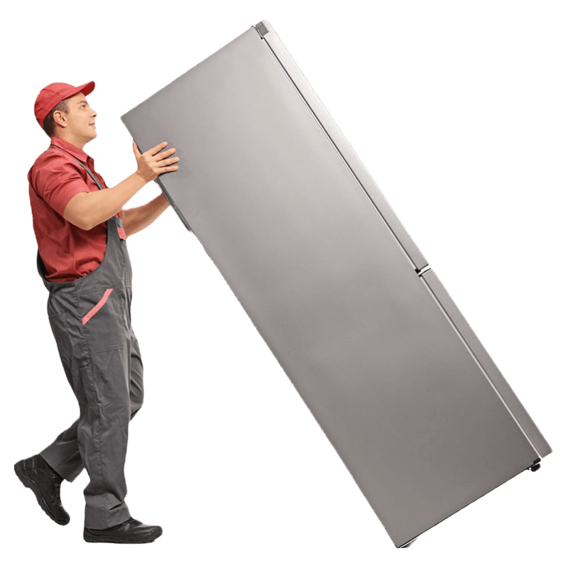 Déménageur qui porte un frigo