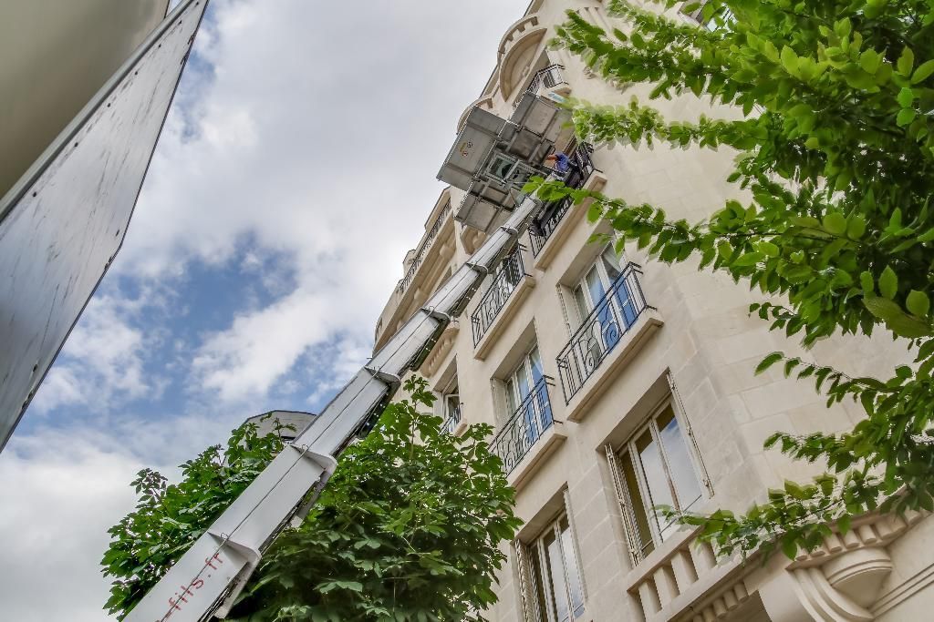Monte-meubles sur camion