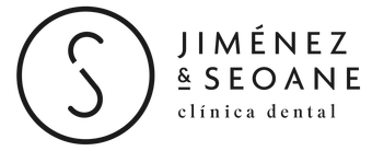 Un logotipo en blanco y negro para la clínica dental Jiménez & Seoane.