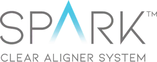 El logotipo del sistema de alineación transparente Spark se muestra sobre un fondo blanco.