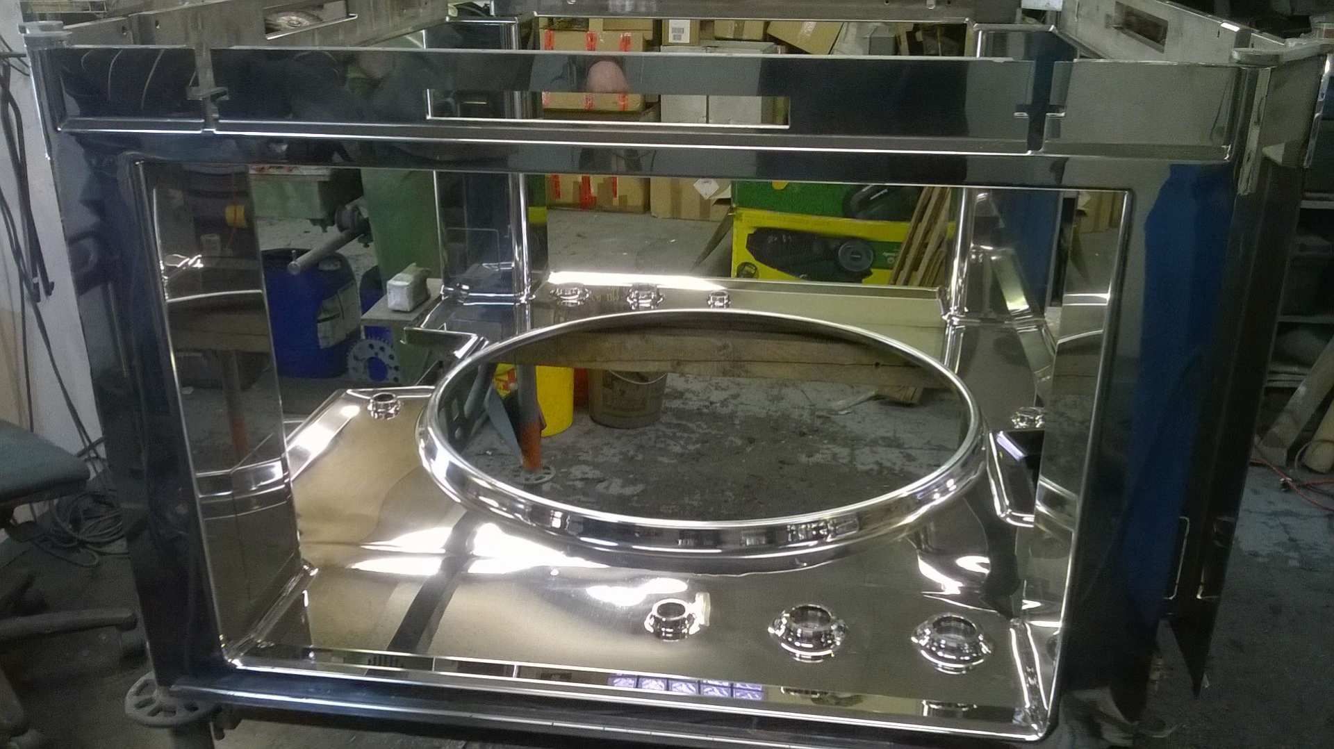 Edelstahlrahmen geschliffen und poliert