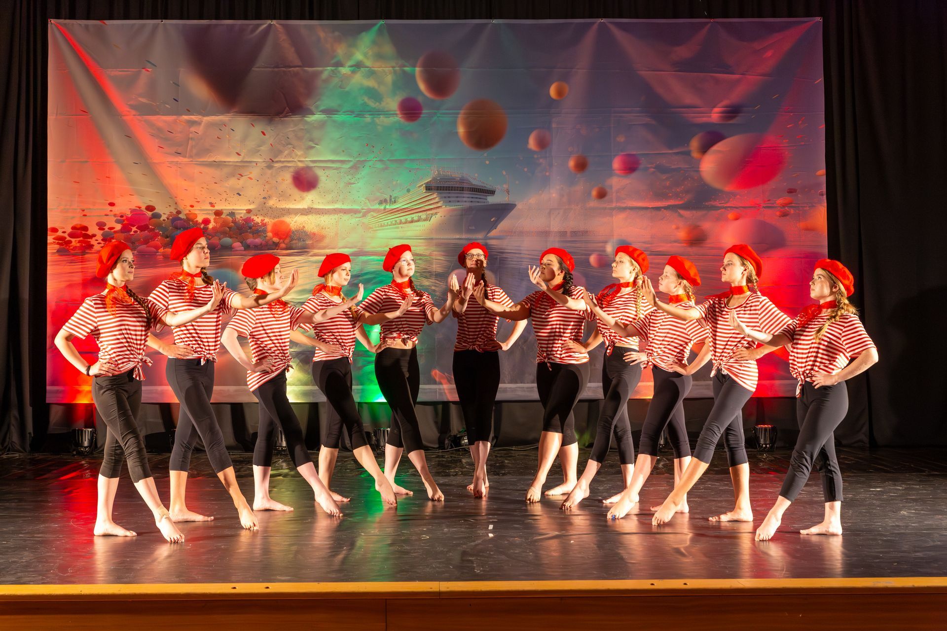 Tanzgruppe auf der Bühne