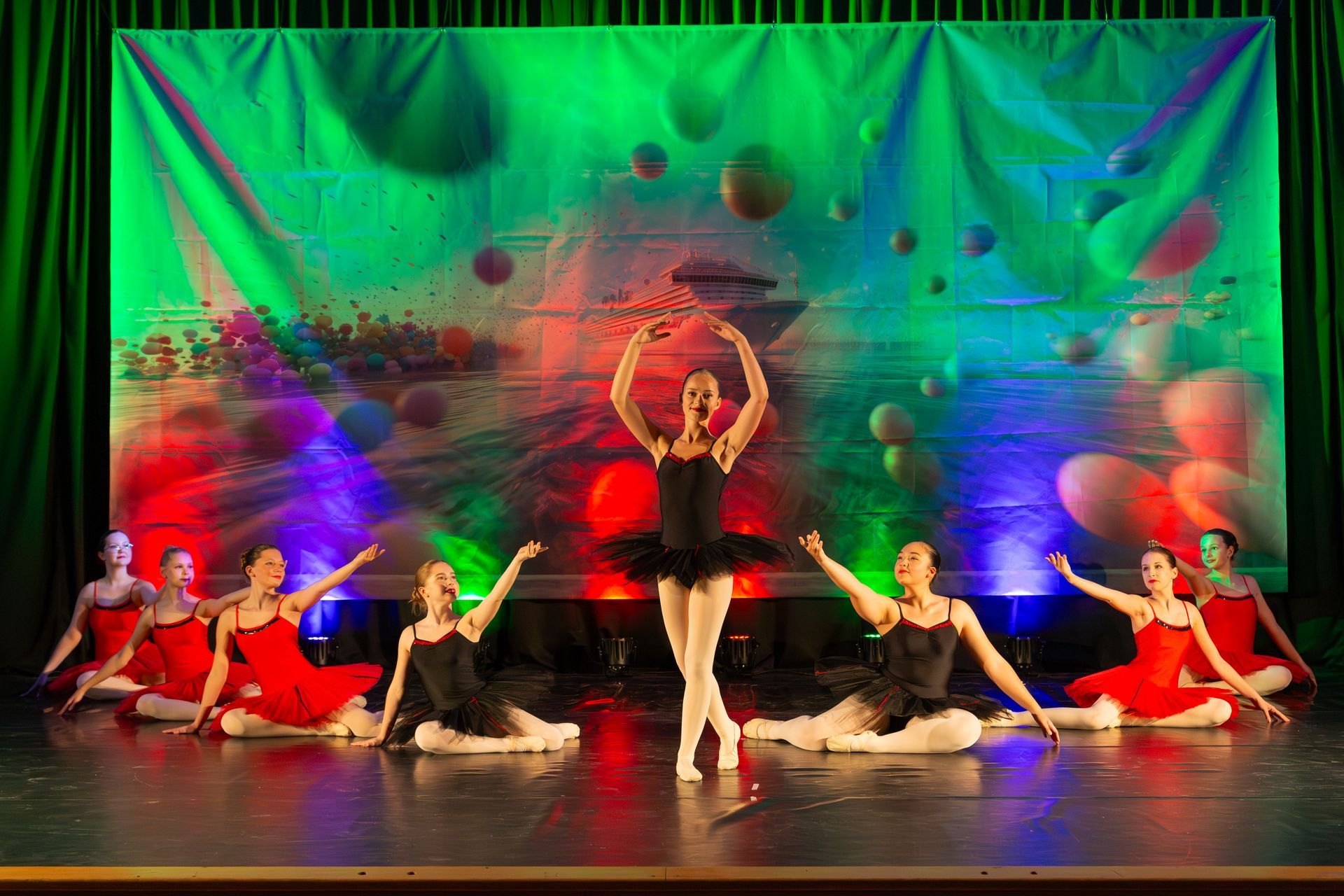Tanzgruppe auf der Bühne