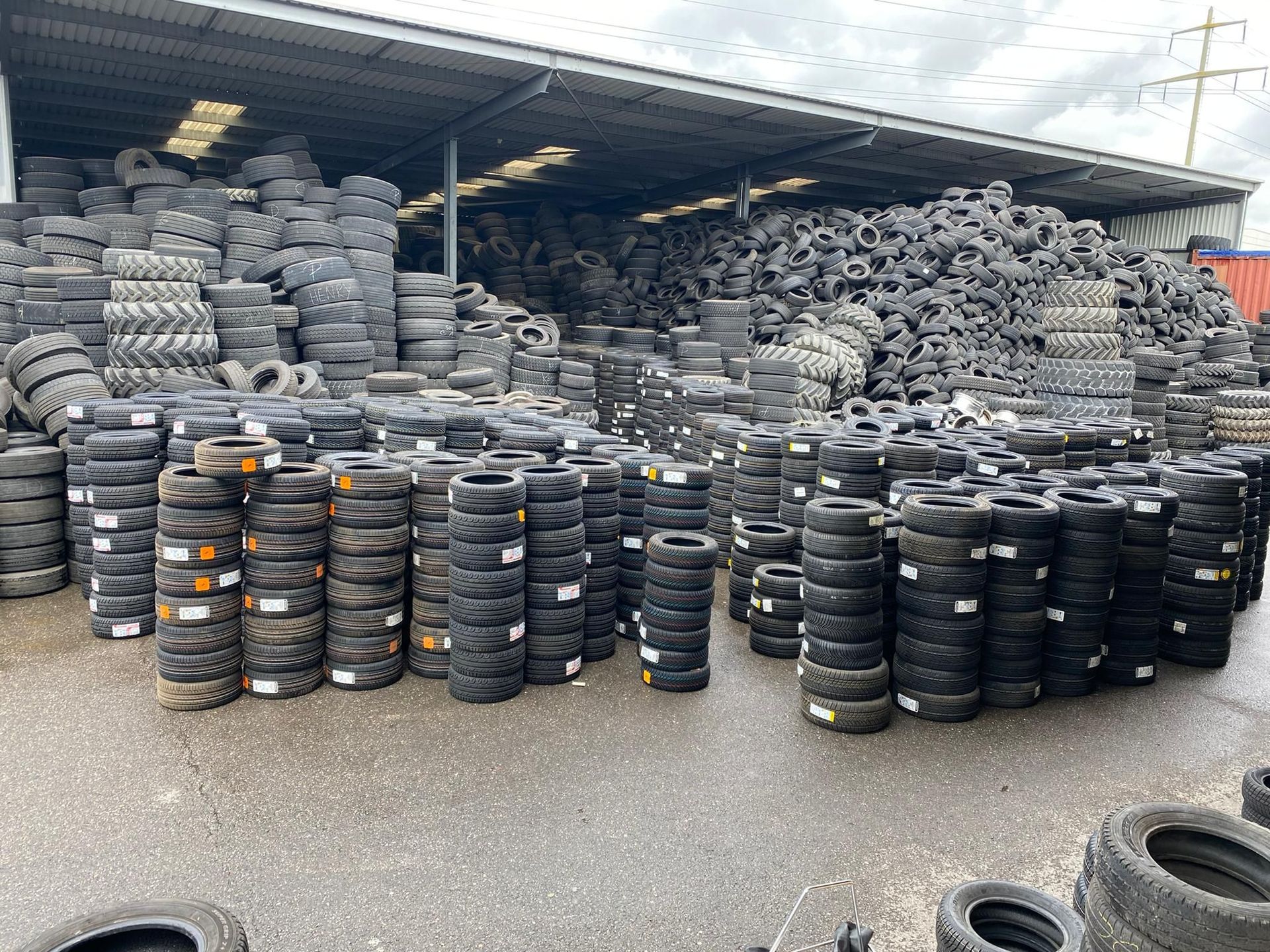 Neue Reifen kaufen - recypneu.ch SA in Kerzers