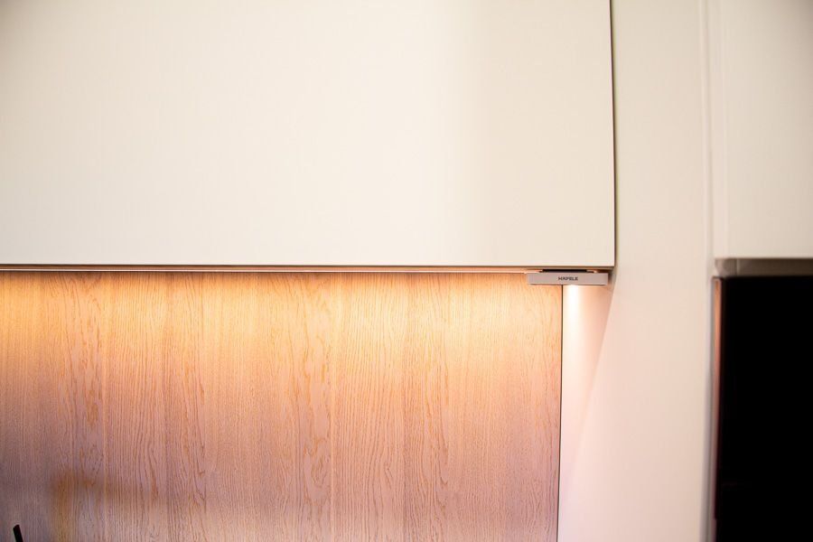 moderne Küche mit Fenix Front und Bora Kochfeld in Nürnberg