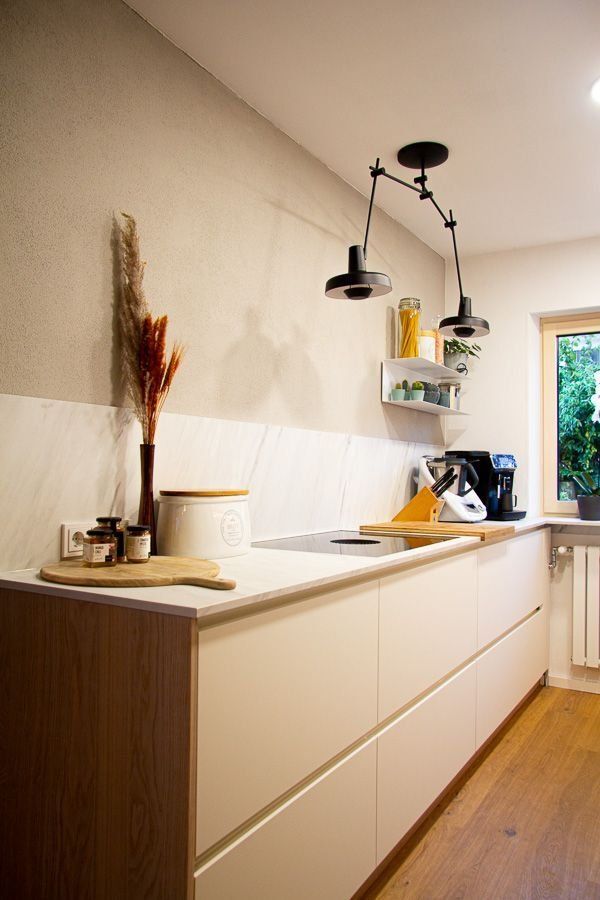 moderne Küche mit Fenix Front und Bora Kochfeld in Nürnberg