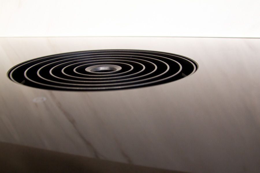 moderne Küche mit Fenix Front und Bora Kochfeld in Nürnberg