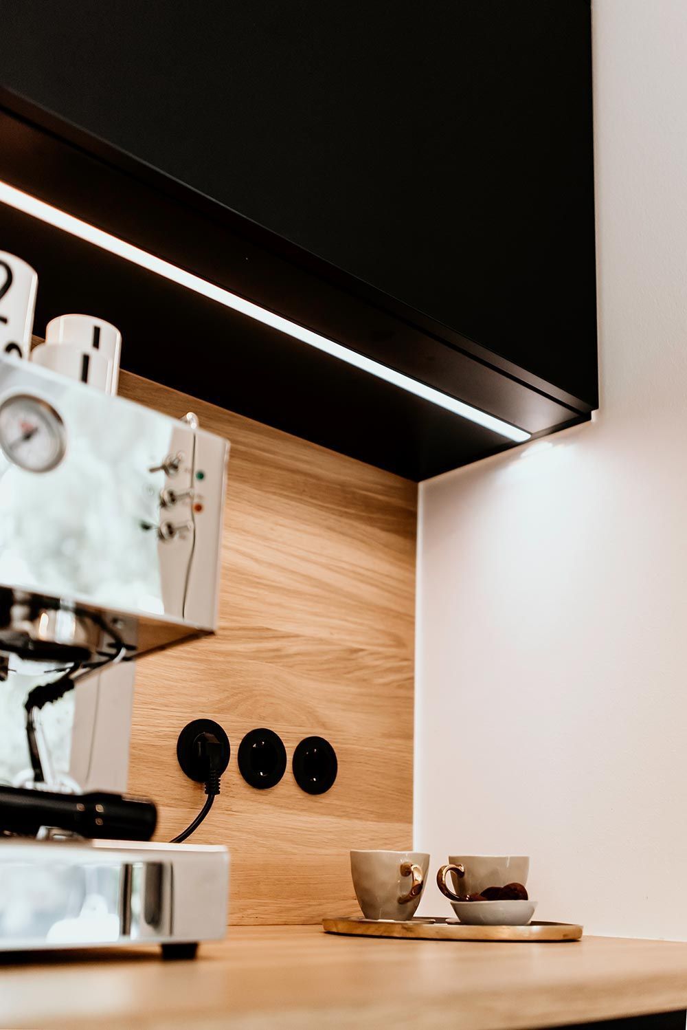 schwarze Küche in Fürth mit Bora Kochfeld