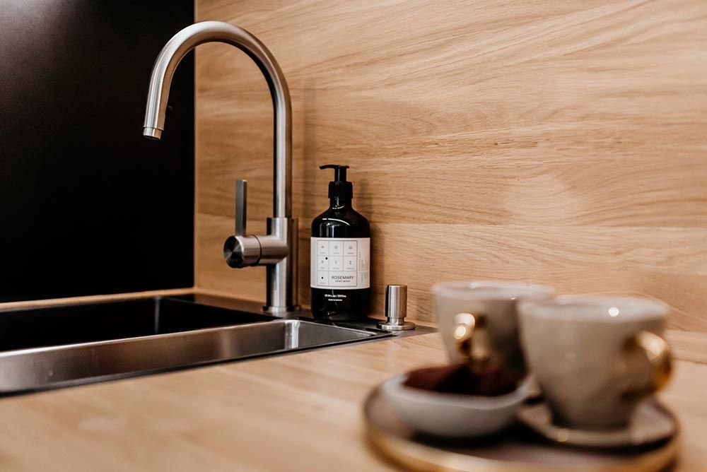 schwarze Küche in Fürth mit Bora Kochfeld