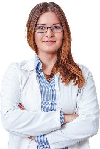 Jeune femme pharmacienne qui sourit