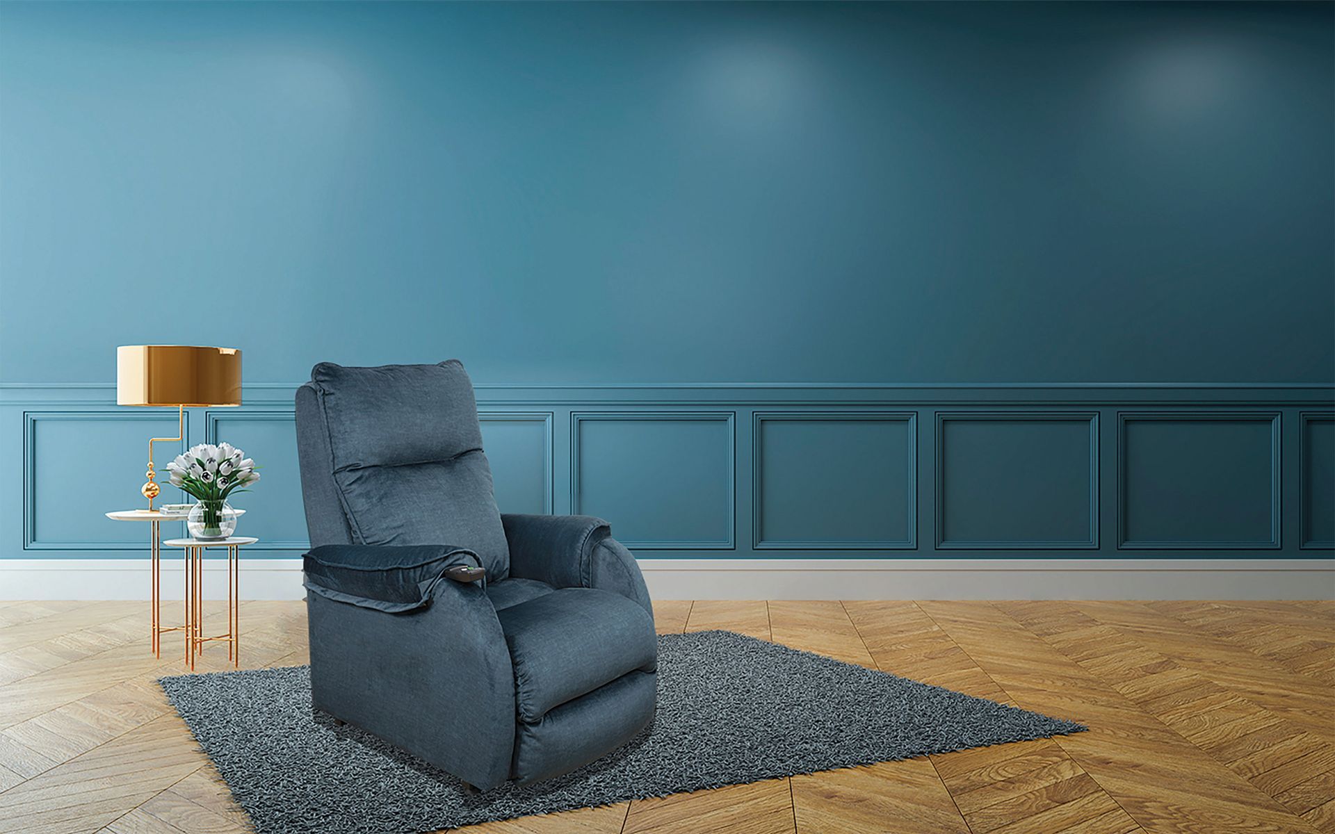 Fauteuil releveur bleu sur tapis et lampe sur le côté gauche