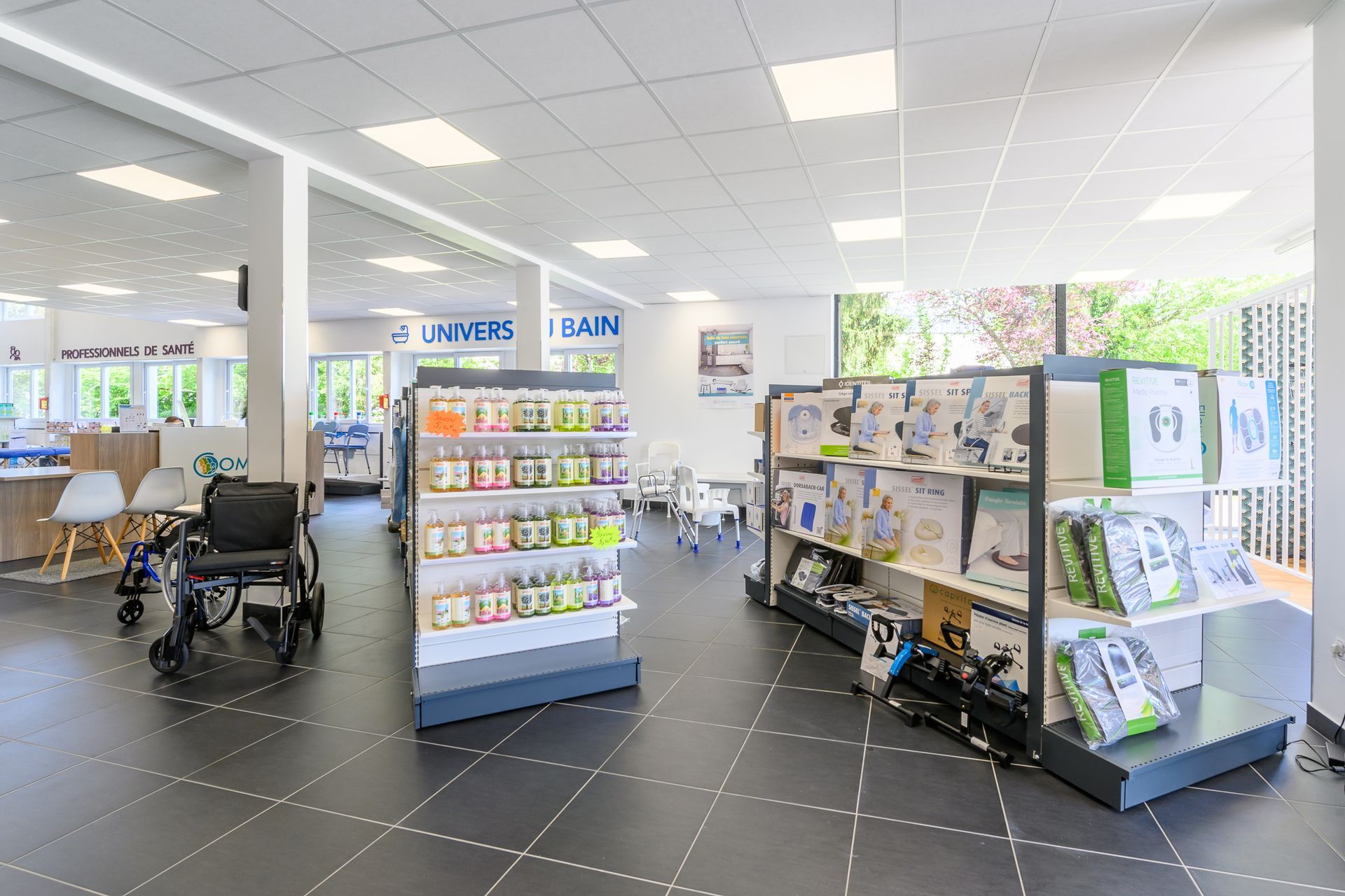 Divant et ensemble pour cabinet et examen médical