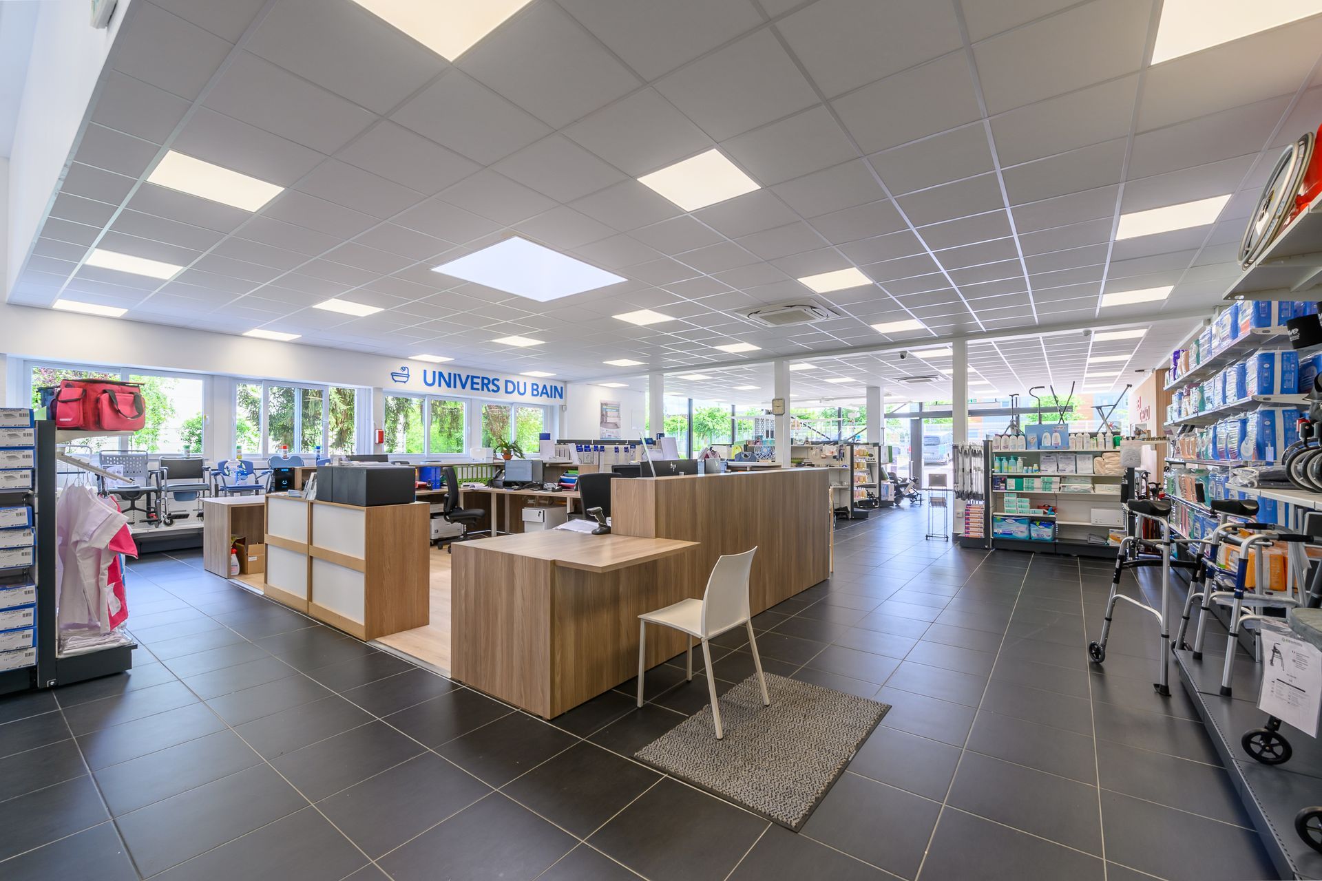 Zone d'accueil du magasin