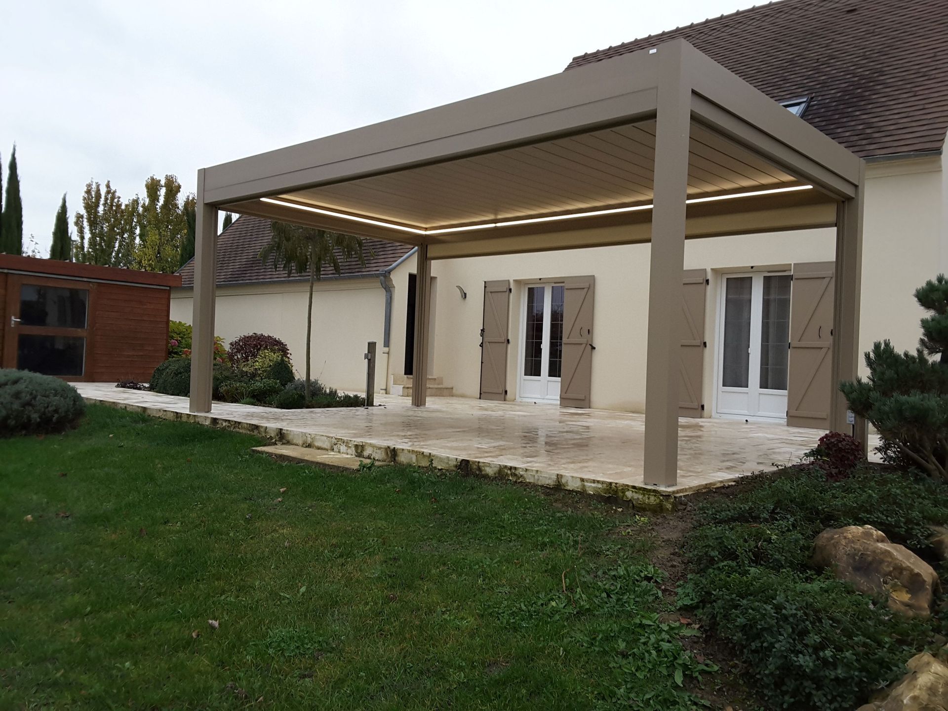 Pergola bandeaux LED