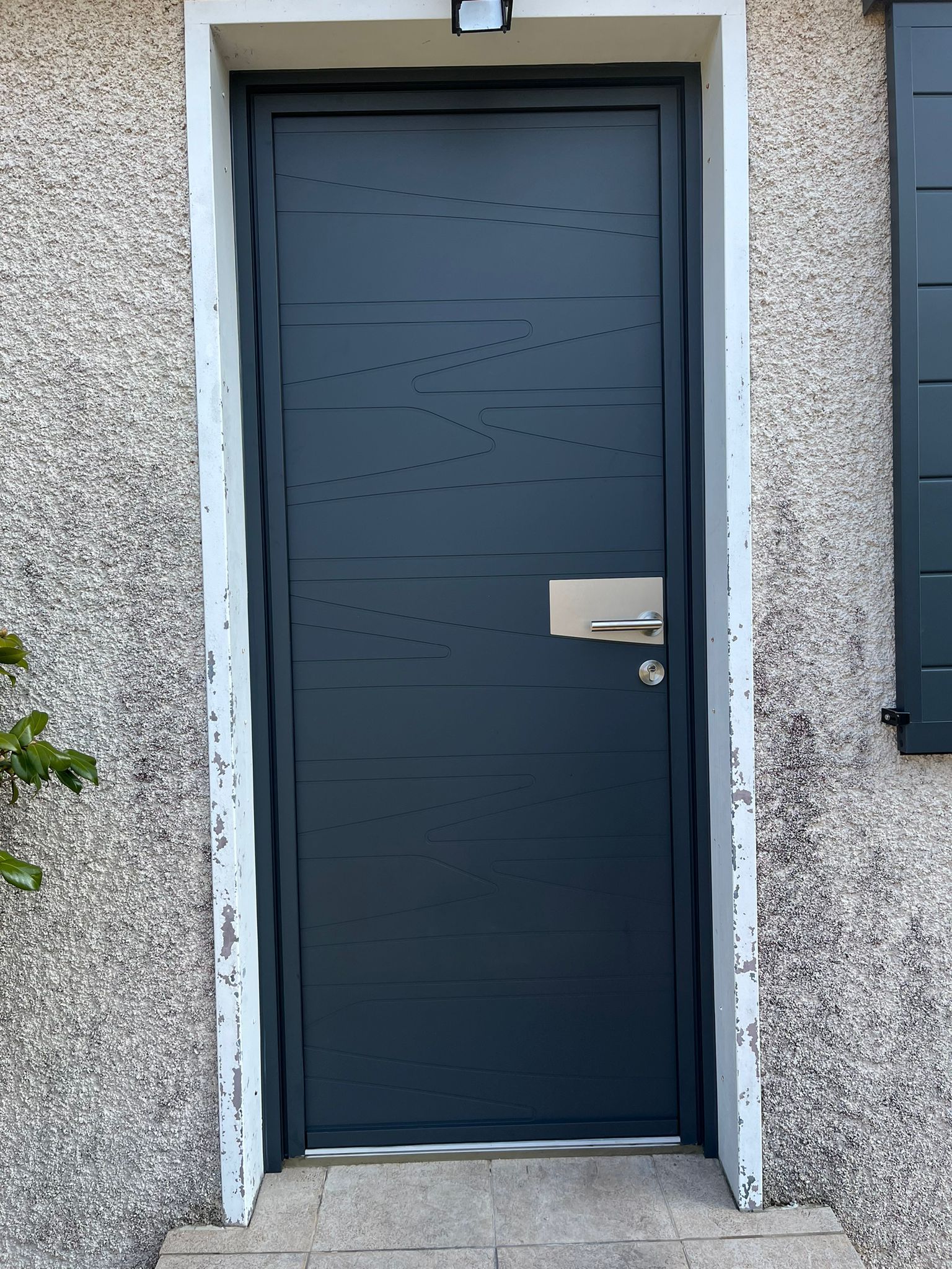 Porte entrée gros avec des rayures