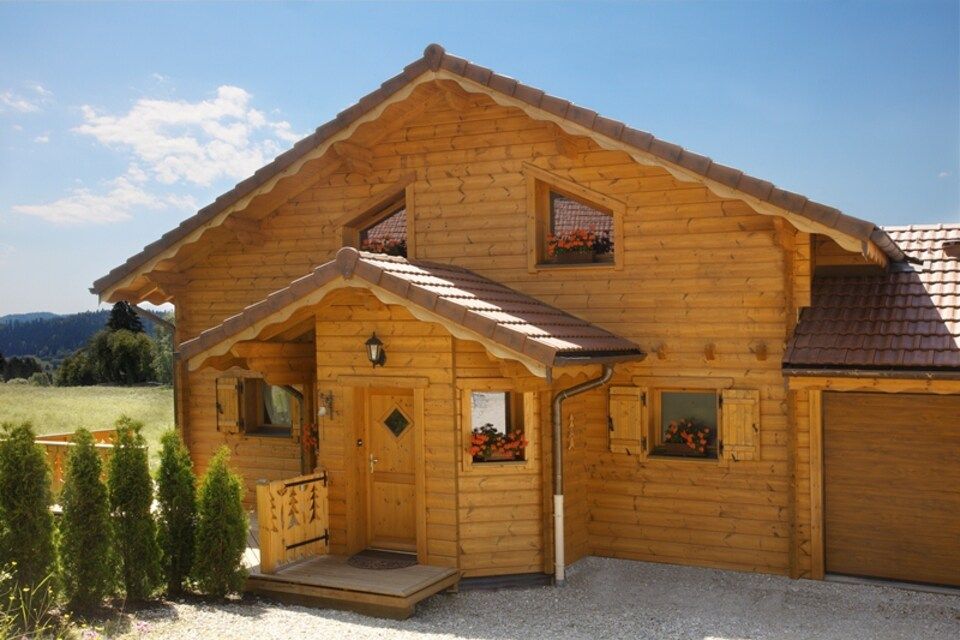 maison en bois naturel