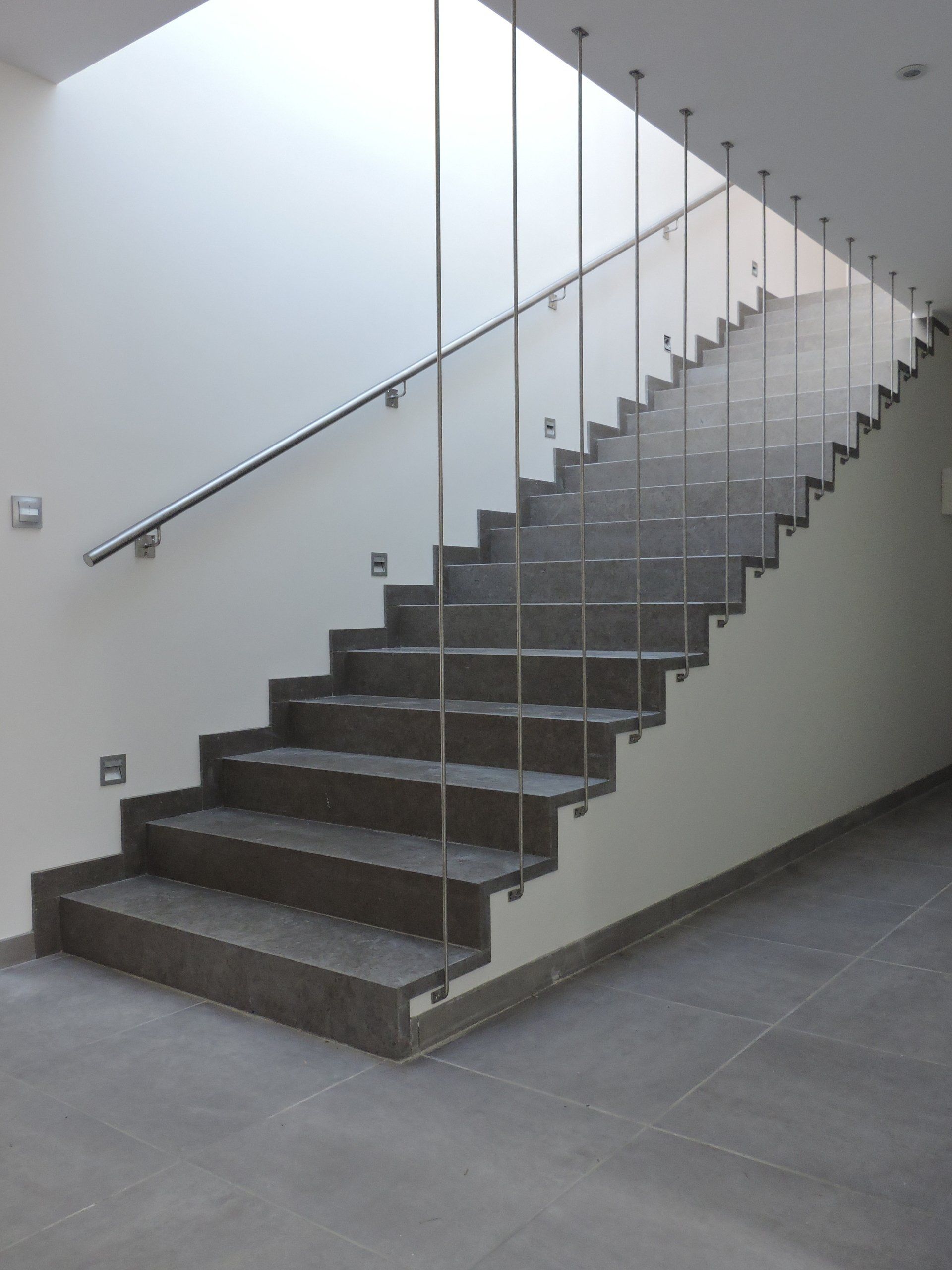 Fabrication d'un escalier droit en pierre