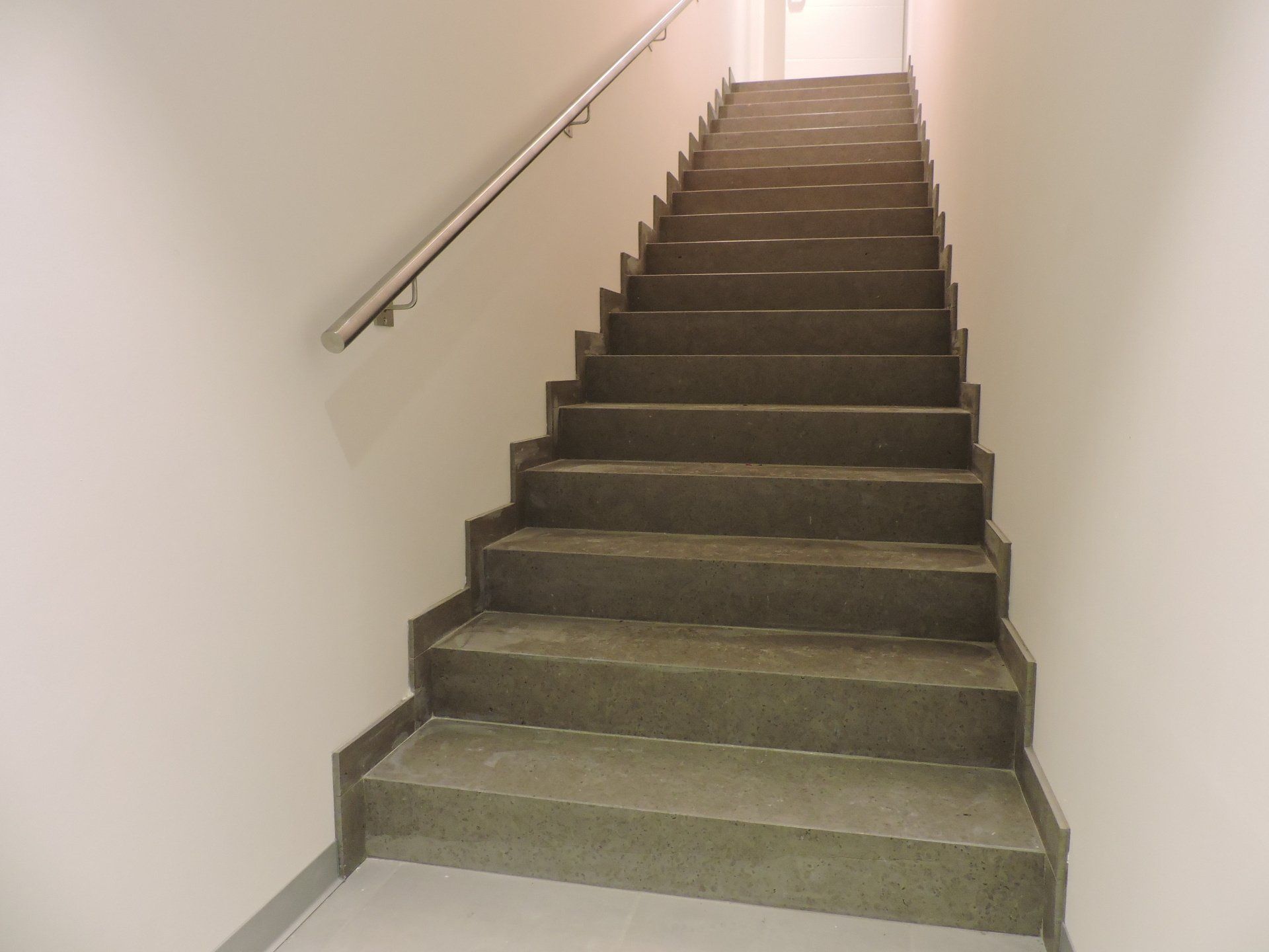 Conception d'un escalier intérieur en pierre