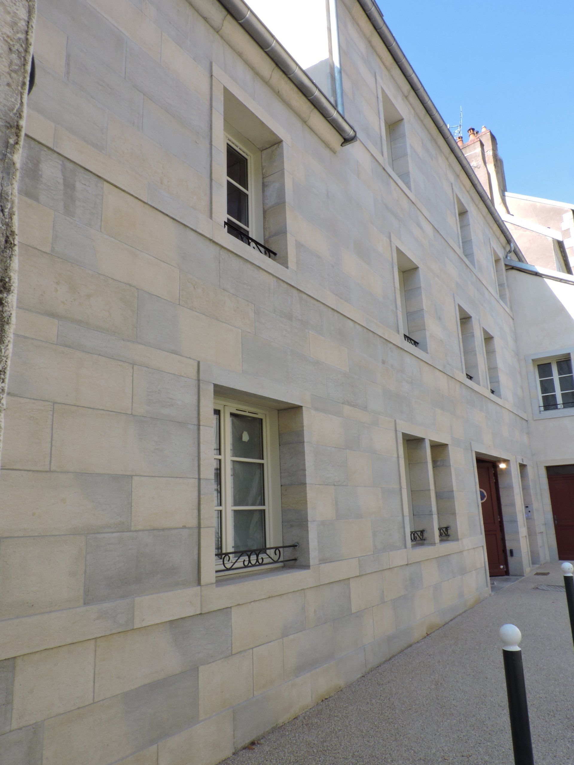 Rénovation d'une façade en pierre