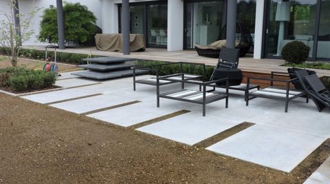 Aménagement d'une terrasse en pierres naturelles