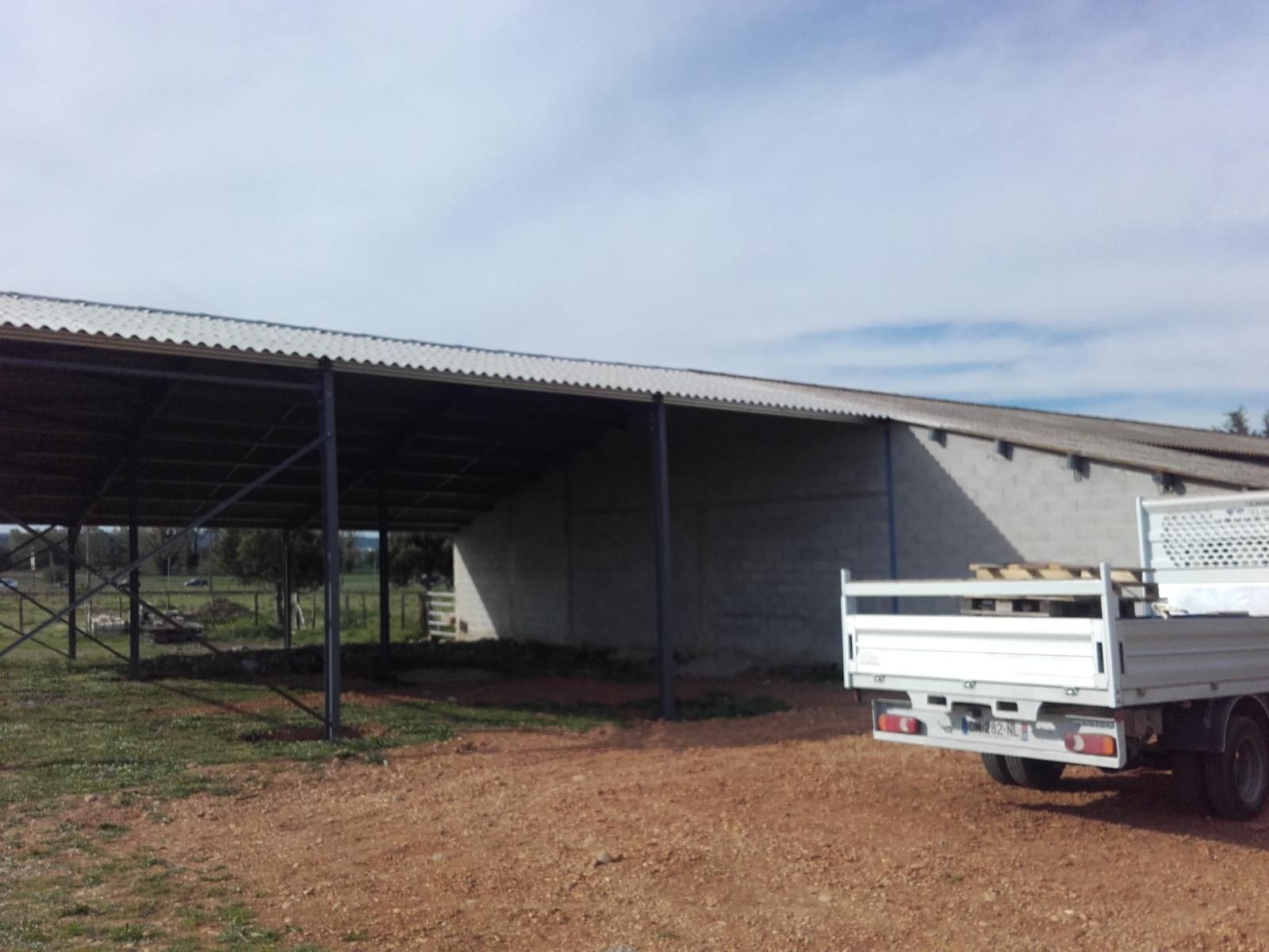 Appentis agricole métallique