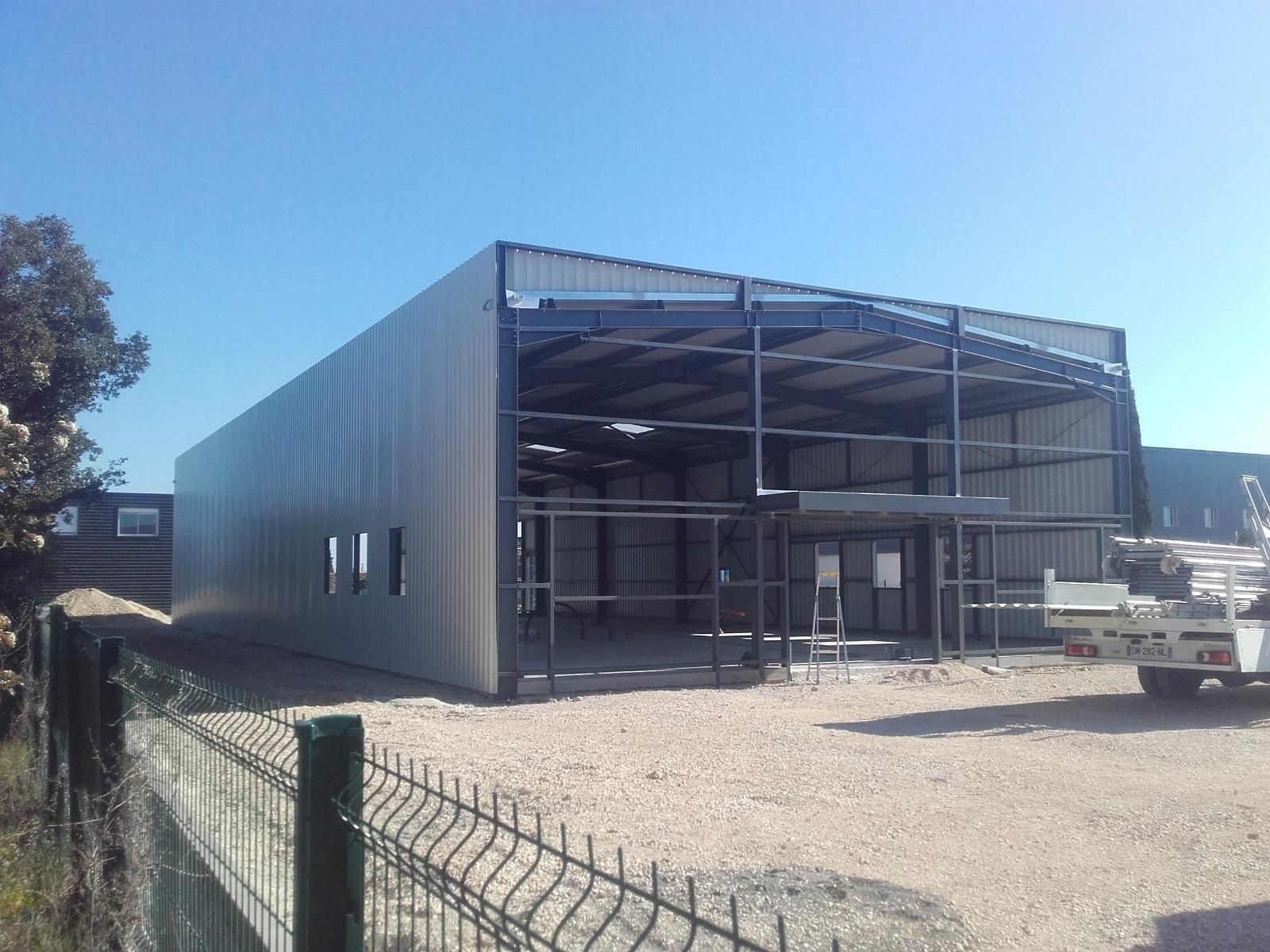 Installation d'un bardage métallique