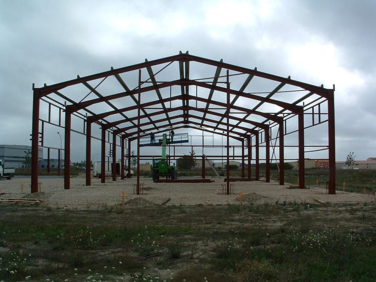 Charpente métallique rouge