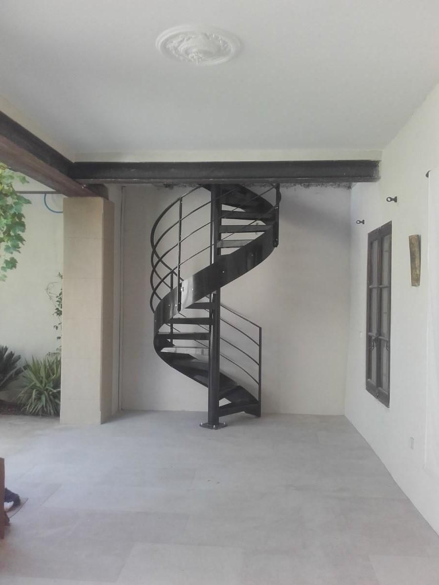 Pose d'un escalier hélicoïdal