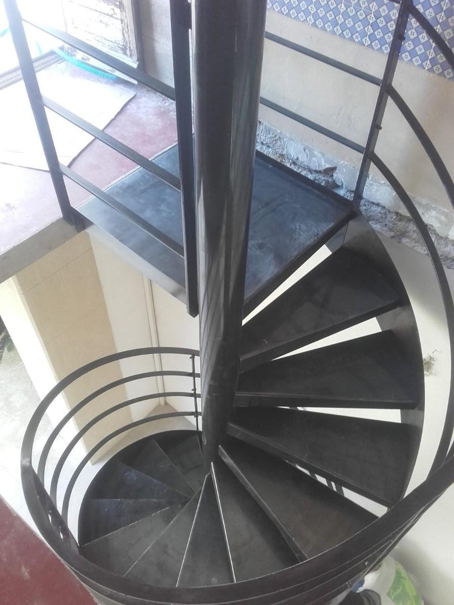 escalier helicoidal metallique moderne contemporain