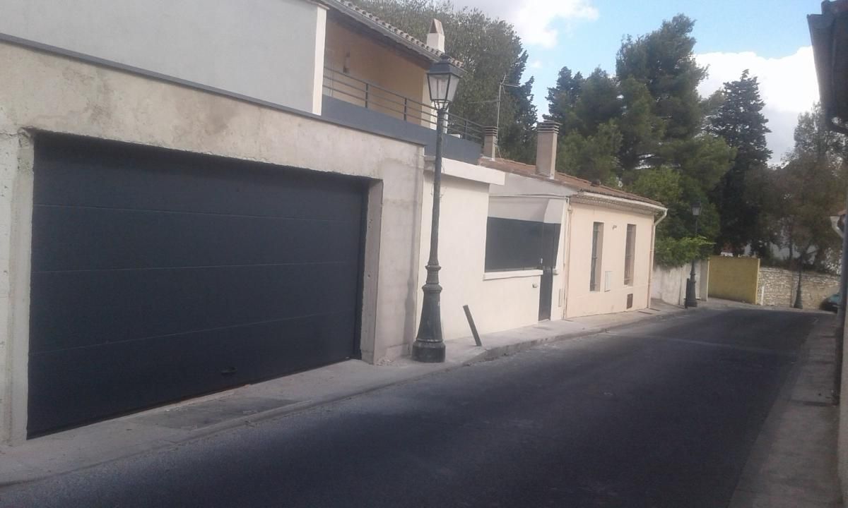 Porte de garage gris anthracite